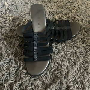🔴2/$10 Karen Scott Sandals
